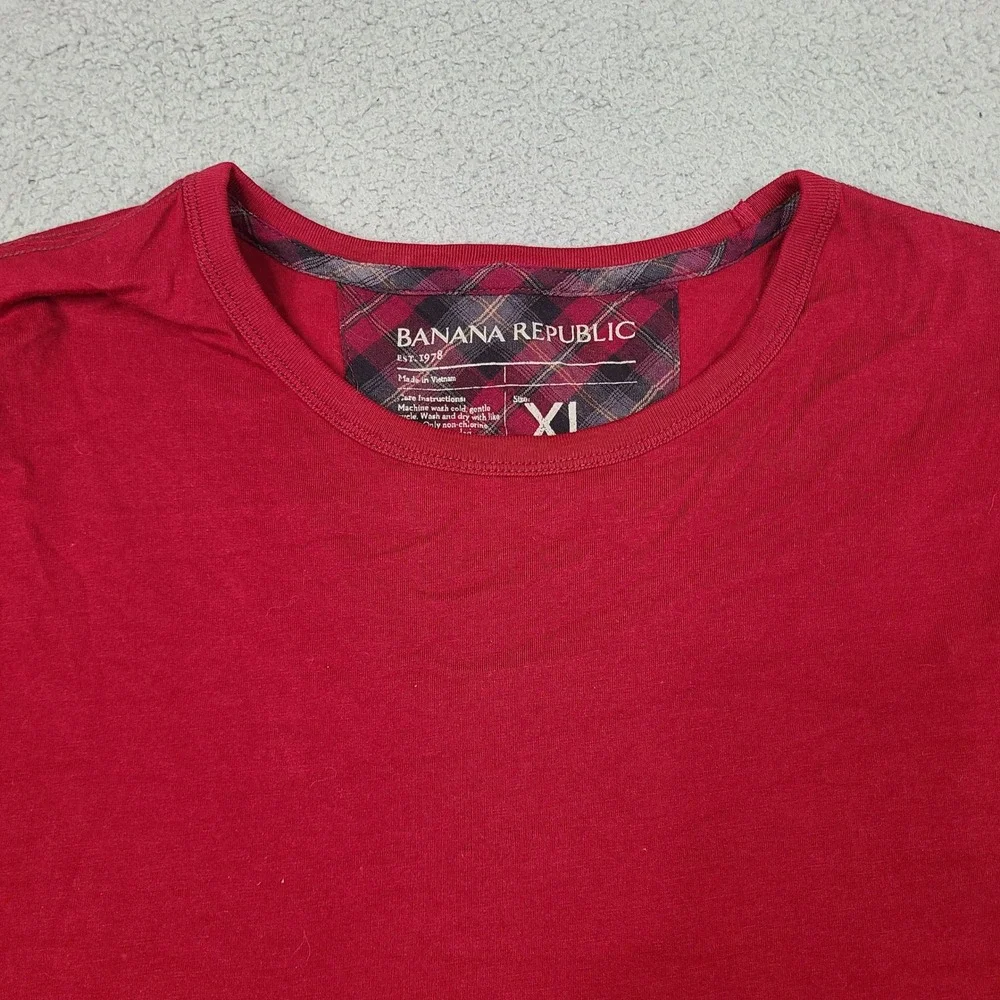Banana Republic T-Shirt Mens XL Red Long Sleeve Crew Neck Cotton